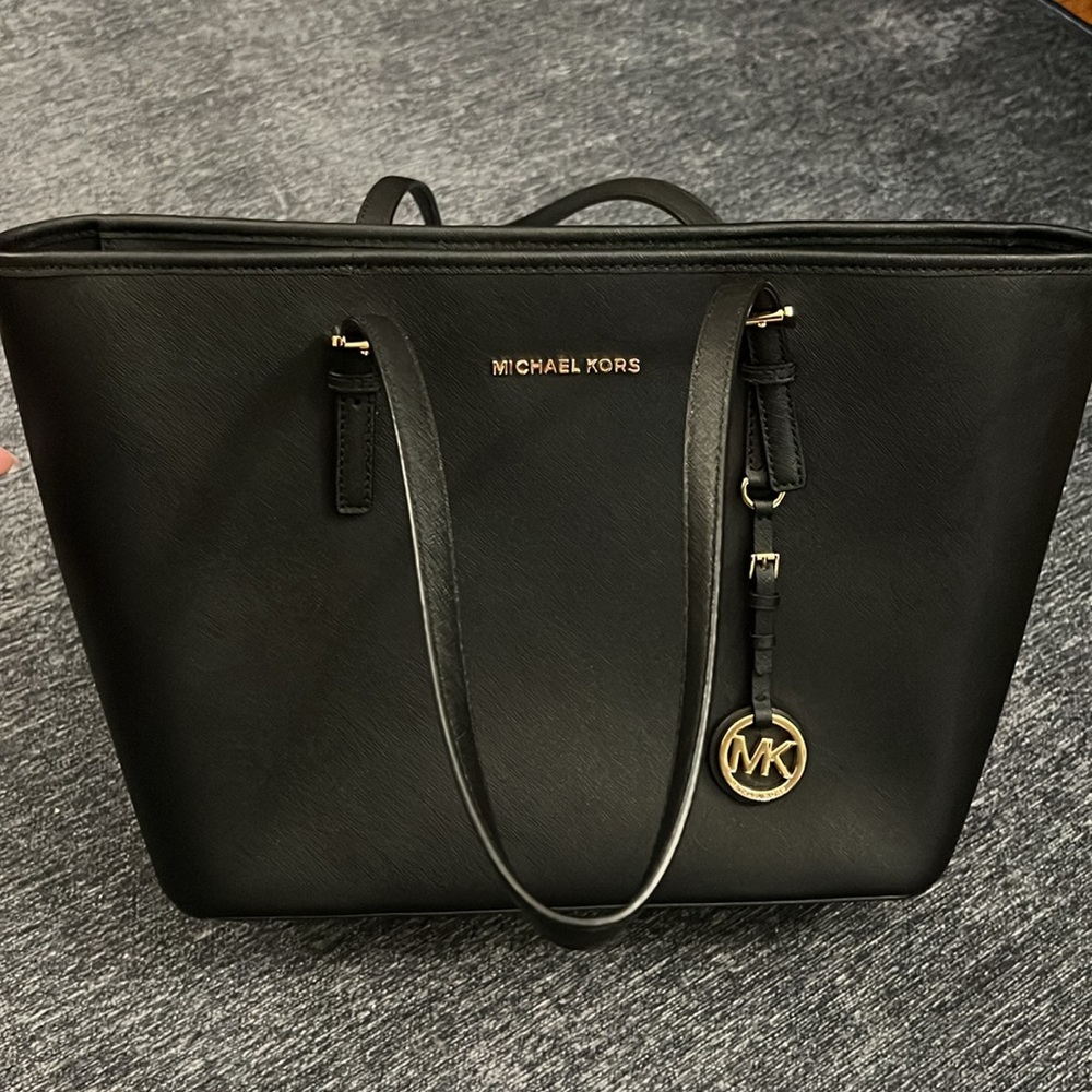 Michael Kors Jet Set Tote in Black